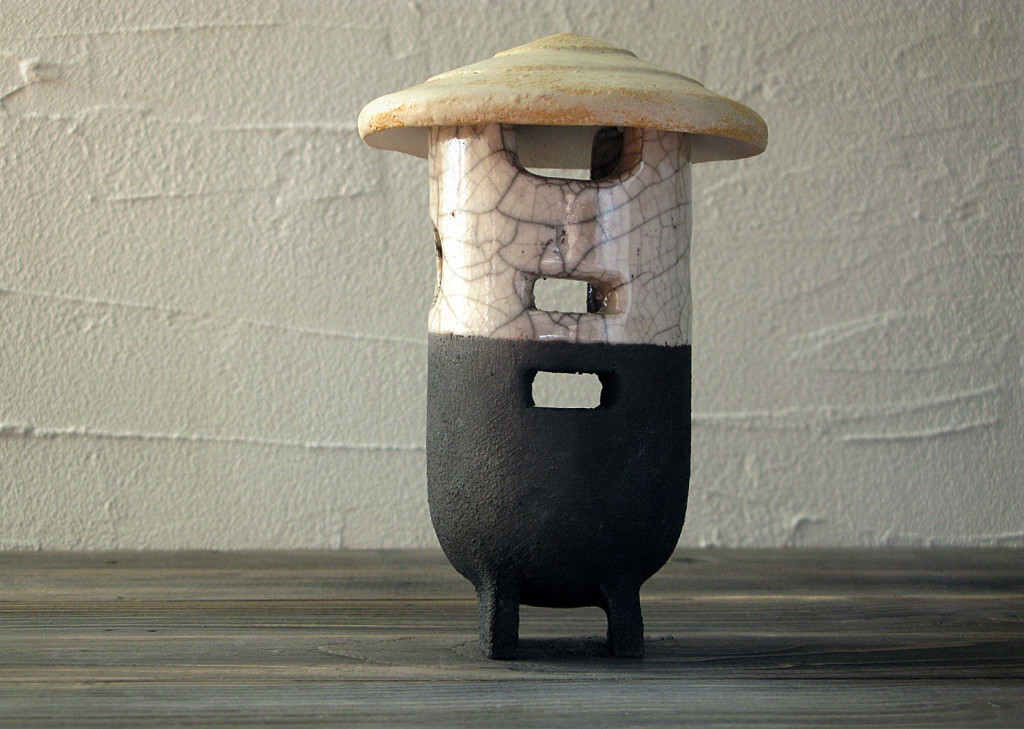 farmer - raku lantern - DGsign pottery